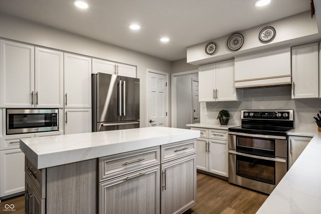 13890 Saben Court, Carmel, IN 46032