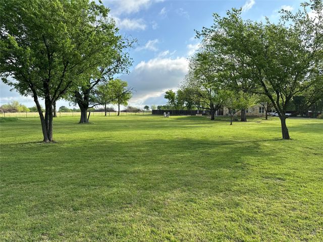 209 E Meadows Street, St Jo, TX 76265