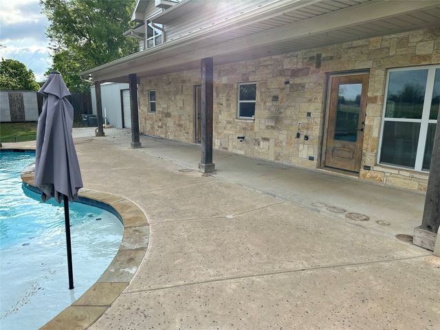 209 E Meadows Street, St Jo, TX 76265