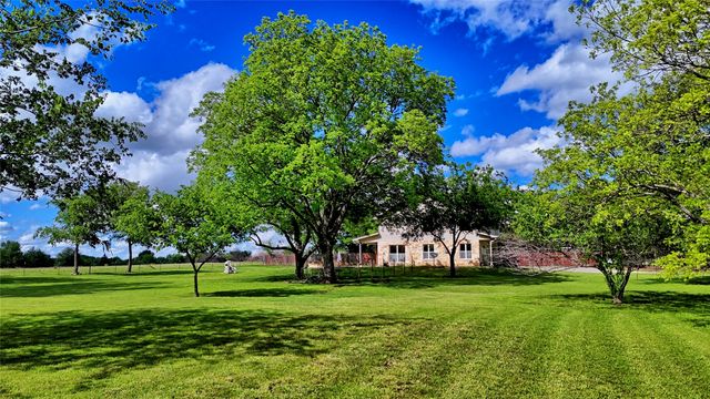 209 E Meadows Street, St Jo, TX 76265