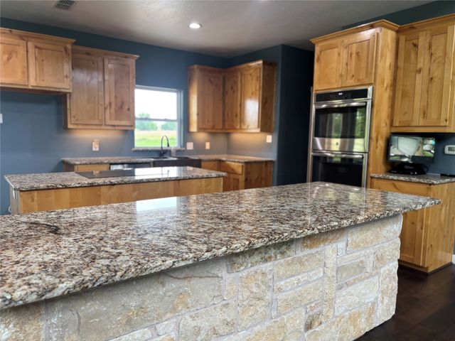 209 E Meadows Street, St Jo, TX 76265