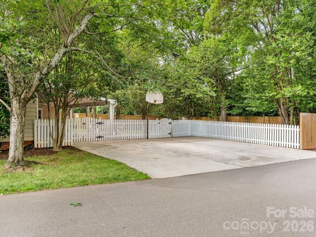 4212 Melchor Avenue, Charlotte, NC 28211