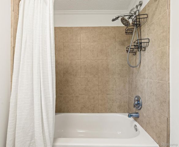 2900 Hensman Street, Keego Harbor, MI 48320