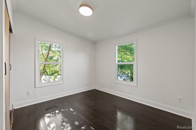 2900 Hensman Street, Keego Harbor, MI 48320