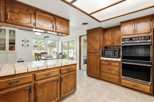 1660 Stabler Ln, Yuba City, CA 95993