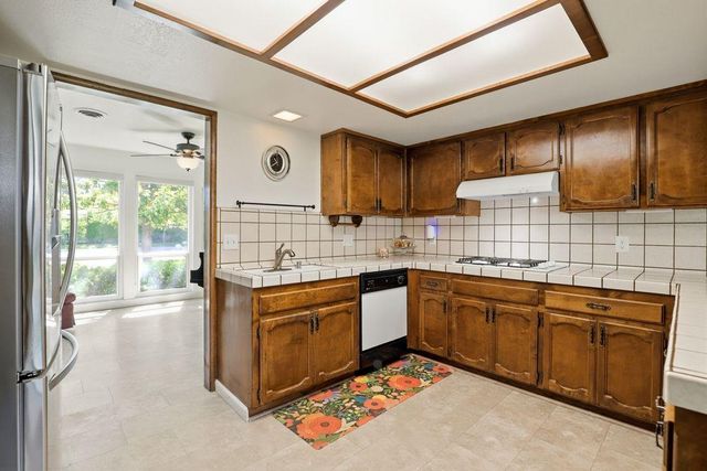 1660 Stabler Ln, Yuba City, CA 95993