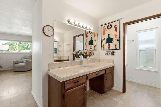 1660 Stabler Ln, Yuba City, CA 95993