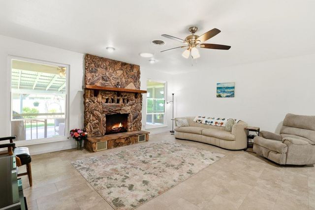 1660 Stabler Ln, Yuba City, CA 95993
