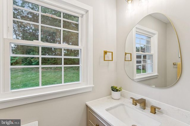 2308 CREEK DR, Alexandria, VA 22308