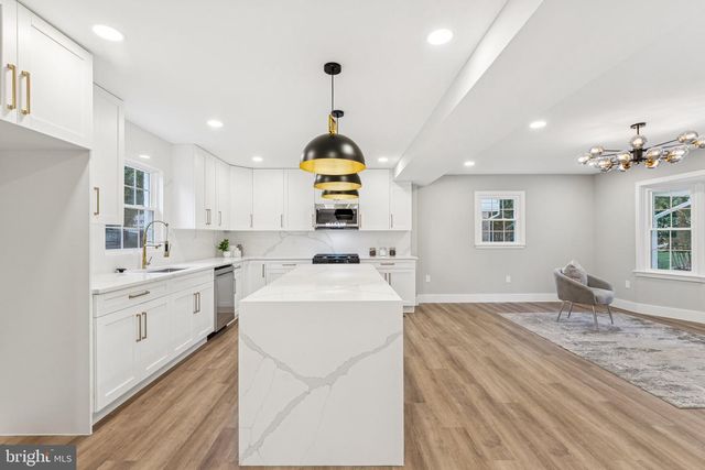 2308 CREEK DR, Alexandria, VA 22308