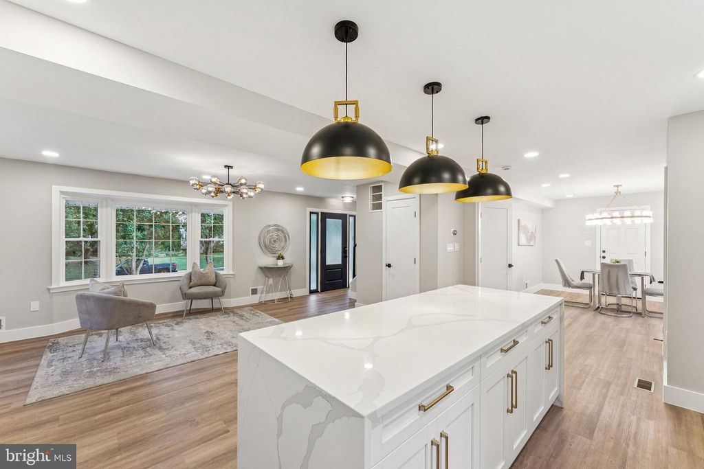 2308 CREEK DR, Alexandria, VA 22308