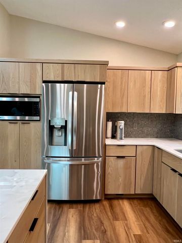 54530 Saddlebrook Crossing, Elkhart, IN 46514