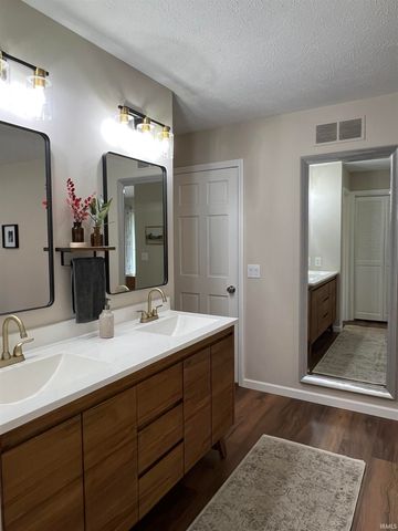 54530 Saddlebrook Crossing, Elkhart, IN 46514