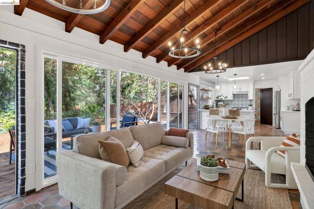 5914 5914 Thornhill Drive, Oakland, CA 94611