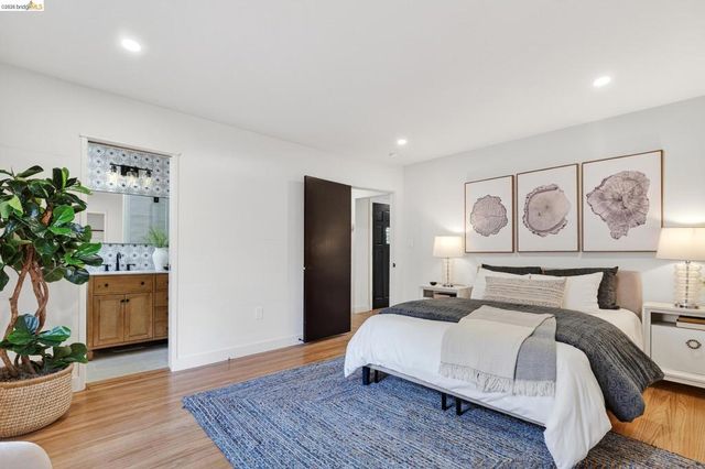 5914 5914 Thornhill Drive, Oakland, CA 94611