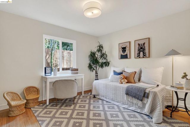 5914 5914 Thornhill Drive, Oakland, CA 94611