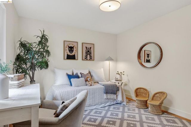 5914 5914 Thornhill Drive, Oakland, CA 94611