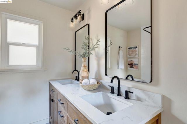 5914 5914 Thornhill Drive, Oakland, CA 94611