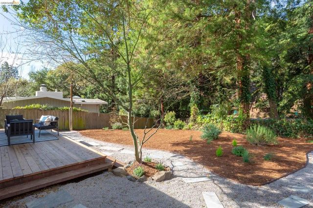 5914 5914 Thornhill Drive, Oakland, CA 94611