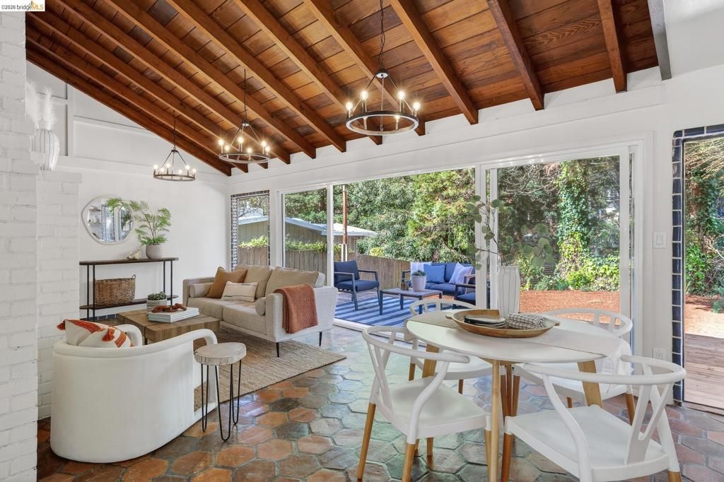 Image 27 of property listing at 5914 5914 Thornhill Drive, Oakland, CA 94611