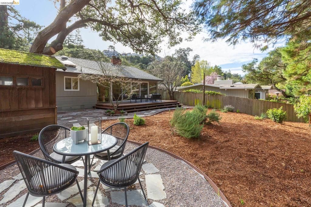 Image 37 of property listing at 5914 5914 Thornhill Drive, Oakland, CA 94611