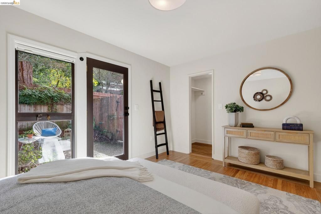 Image 50 of property listing at 5914 5914 Thornhill Drive, Oakland, CA 94611