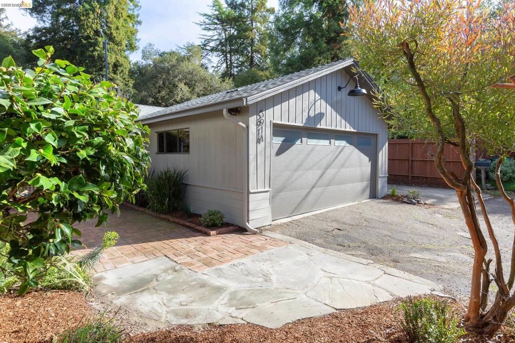 Image 57 of property listing at 5914 5914 Thornhill Drive, Oakland, CA 94611