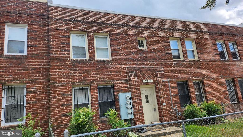 2013 I ST NE, Washington, DC 20002