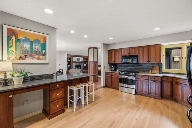 956 55th Street, West Des Moines, IA 50266