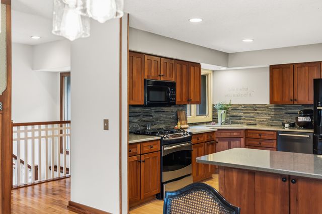 956 55th Street, West Des Moines, IA 50266