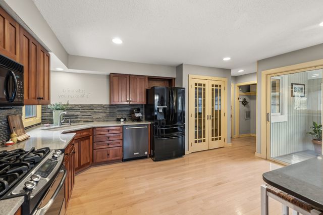 956 55th Street, West Des Moines, IA 50266