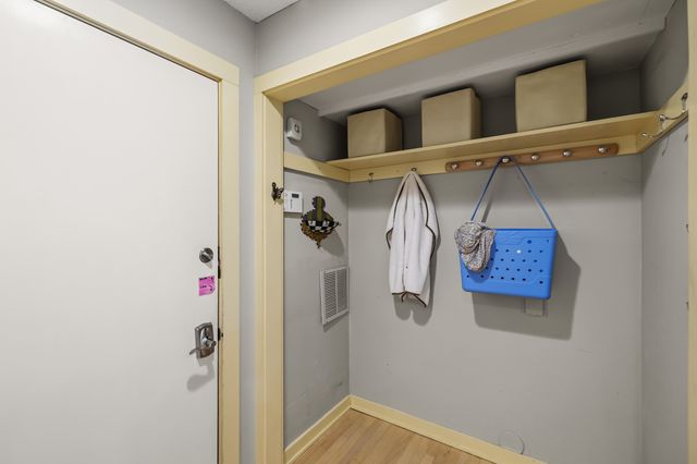 956 55th Street, West Des Moines, IA 50266