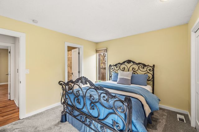 956 55th Street, West Des Moines, IA 50266