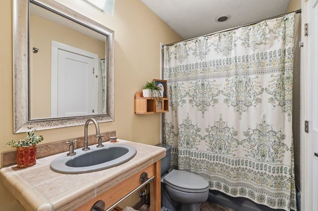 956 55th Street, West Des Moines, IA 50266