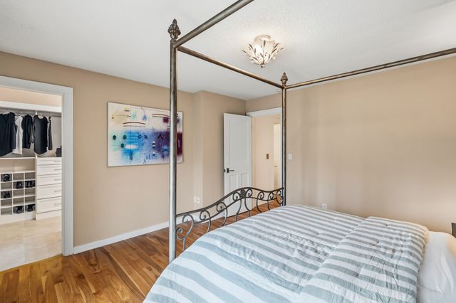 956 55th Street, West Des Moines, IA 50266