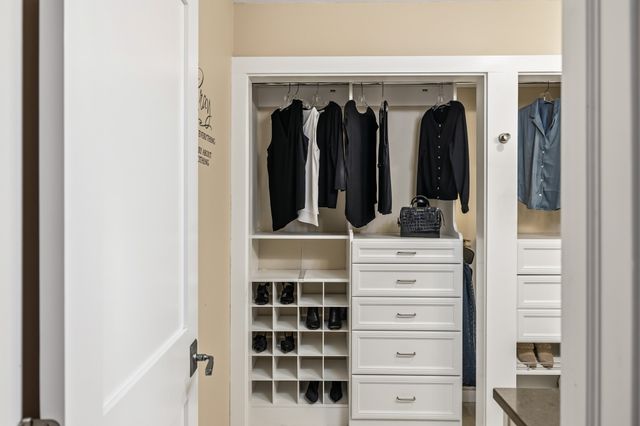 956 55th Street, West Des Moines, IA 50266