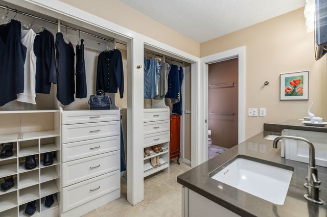 956 55th Street, West Des Moines, IA 50266