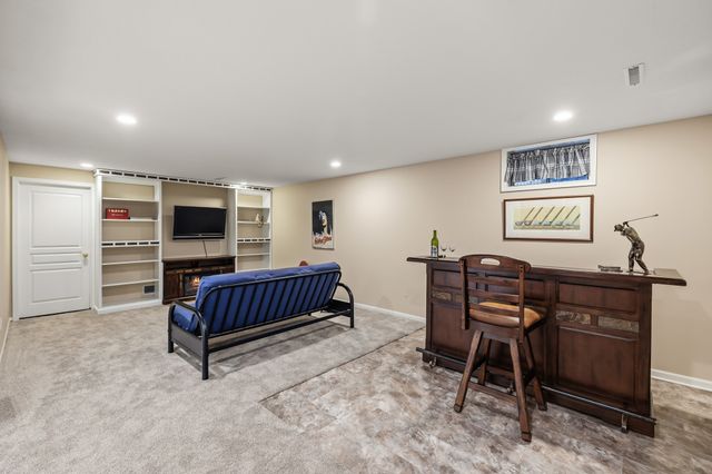 956 55th Street, West Des Moines, IA 50266