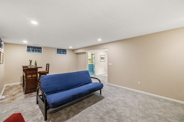 956 55th Street, West Des Moines, IA 50266