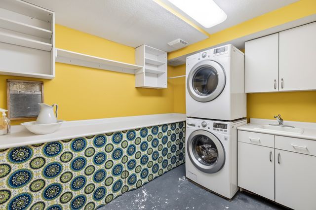 956 55th Street, West Des Moines, IA 50266