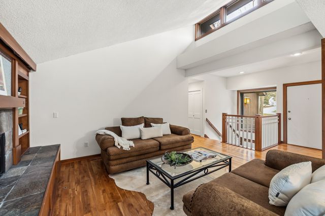 956 55th Street, West Des Moines, IA 50266