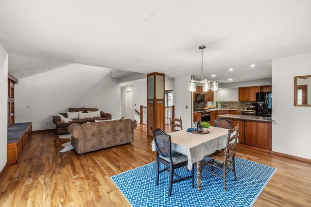 956 55th Street, West Des Moines, IA 50266