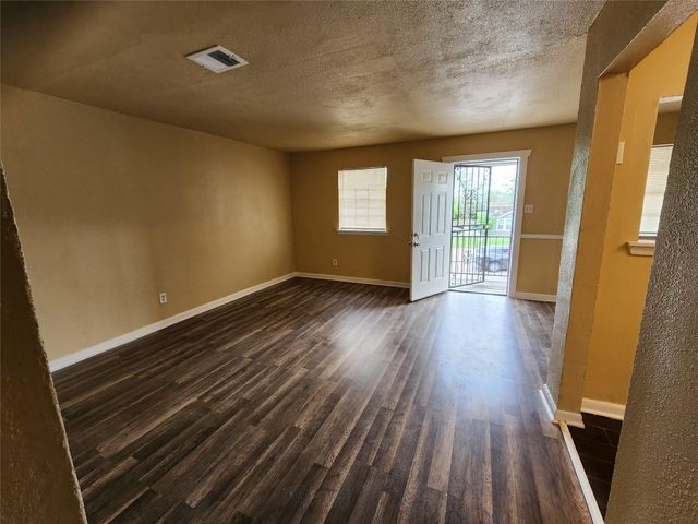 4311 Yellowstone Boulevard 4, Houston, TX 77021