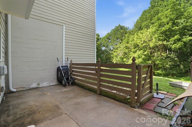 8338 Cricket Lake Drive, Charlotte, NC 28277
