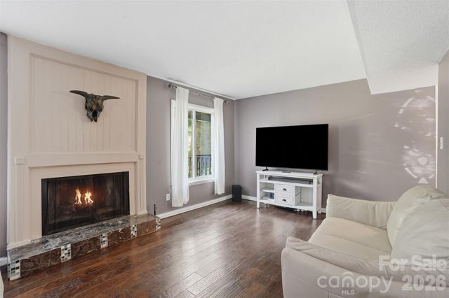 8338 Cricket Lake Drive, Charlotte, NC 28277