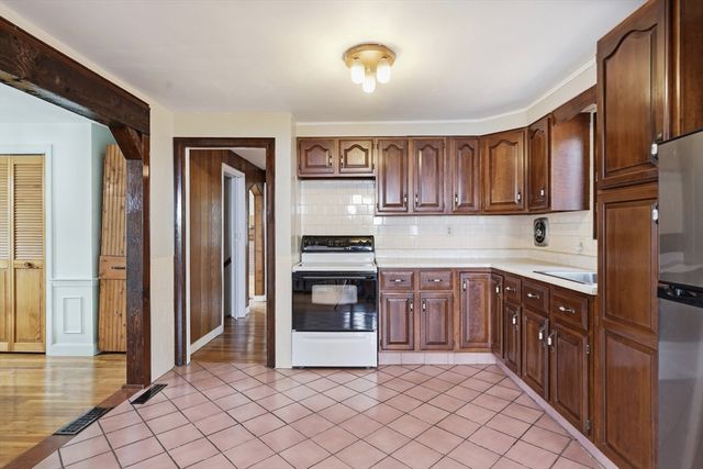 6 Devine Rd, Randolph, MA 02368