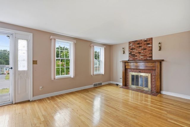6 Devine Rd, Randolph, MA 02368