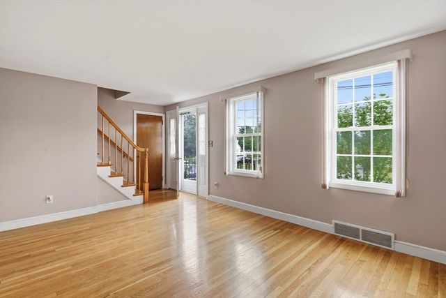 6 Devine Rd, Randolph, MA 02368