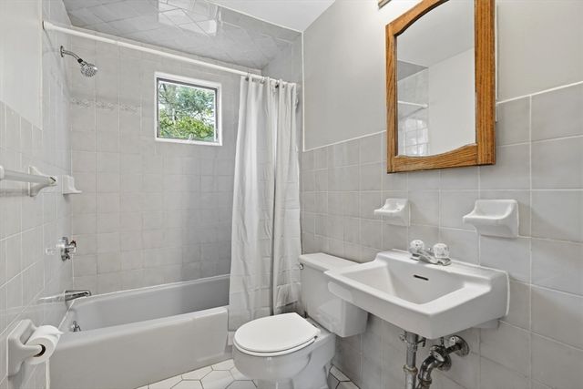 6 Devine Rd, Randolph, MA 02368