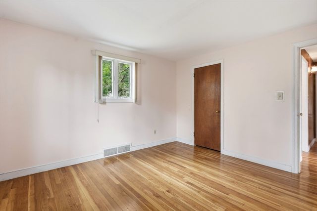 6 Devine Rd, Randolph, MA 02368